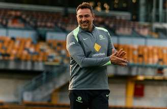 Tony Popovic disputou a Copa de 2006 como jogador e irá para sua primeira como treinador –