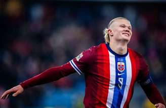 Erling Haaland, o craque da seleção da Noruega para a Copa do Mundo (Photo by FREDRIK VARFJELL/NTB/AFP via Getty Images)