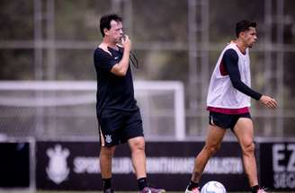 Fernando Diniz em primeira atividade pelo Timão —