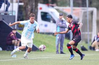 Grêmio consegue a virada no primeiro tempo após sair atrás no segundo tempo –