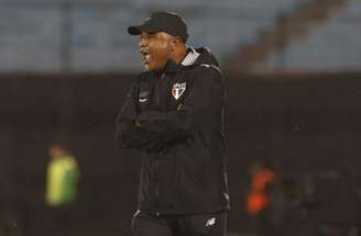 São Paulo lutou contra a chuva e o vento para vencer na Sula –