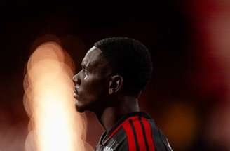 Volante do Flamengo, Evertton Araújo recebeu vermelho direto em jogo contra o Corinthians –