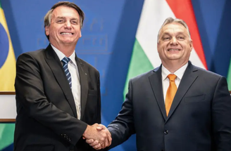 Bolsonaro e Orbán são próximos politicamente. Orbán aparece atrás nas pesquisas eleitorais para disputa que acontece no domingo