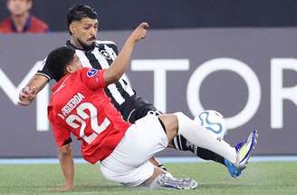 Barboza acredita que o Botafogo precisa melhorar em muitos aspectos –