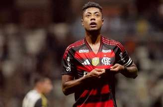 Bruno Henrique é o jogador com mais títulos da história do Flamengo –
