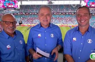 Luis Roberto em cabine para transmissão de jogo –