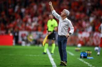 Castro: “Todos querem resultado imediato. Não há hipótese. O projeto demora”.