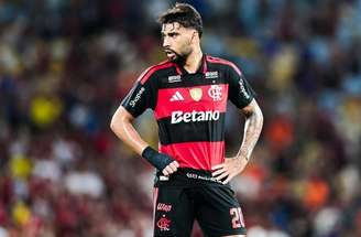 Jogadores do Flamengo comemorando gol de Pedro –