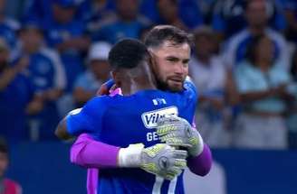 Gerson em ação pelo Cruzeiro na vitória sobre o Red Bull Bragantino no Mineirão –