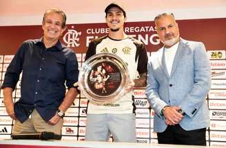 Pedro recebe homenagem do Flamengo após marcas importantes –