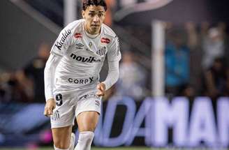 Gabriel Bontempo em ação com a camisa do Peixe na vitória sobre o Atlético-MG na Vila Belmiro – Fotos Raul Baretta/ Santos FC