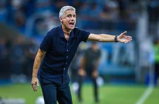 Jogadores do Grêmio celebram gol de Amuzu, o da vitória tricolor –