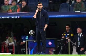 Arbeloa se irrita com expulsão de Camavinga em eliminação do Real Madrid –