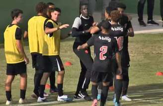 Beto marca lindo gol pelo Juventude contra o Vasco –