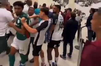 Corinthians e Palmeiras fizeram um clássico de muitas discussões no Brasileirão –