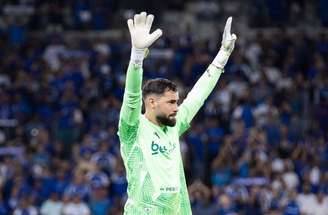 Artur Jorge, após a derrota para a Católica, comentou: o time leva muitos gols, mesmo com os rivais tendo poucas finalizações. Críticas a Matheus Cunha e à defesa do Cruzeiro x Universidad Católica, no Mineirão.