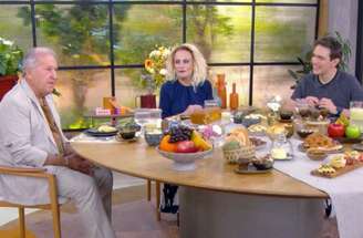 Equipe do Mais Você, da Globo, para receber o Galinho de Quintino na grade –