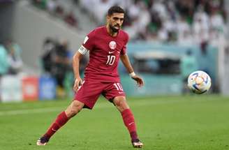 Camisa 10 e capitão do Catar, Al-Haydos é uma das esperanças da seleção (Photo by Lintao Zhang/Getty Images)