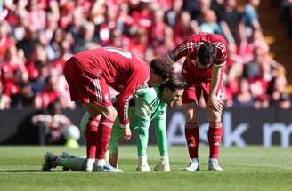 Woodman sofreu gol enquanto reclamava de dores no joelho direito –