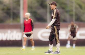 De la Cruz é dúvida no meio-campo rubro-negro –