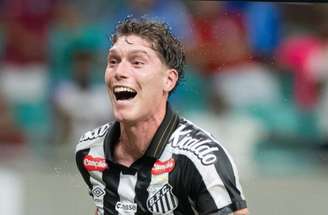Rollheiser marcou os dois gols do empate do Santos contra o Bahia –