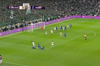 Jogadores do Machida Zelvia tiveram de receber atendimento médico depois da jogada desastrosa