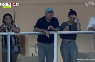 Textor tenta se disfarça entre torcedores do Botafogo –