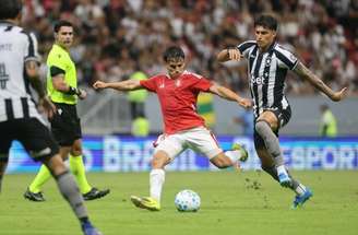 Bernabei em comemoração de gol pelo Internacional –