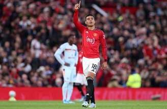 Benjamin Sesko comemora o gol marcado na vitória do Manchester United em Old Trafford –