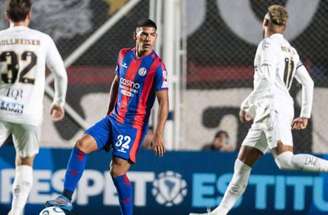 Neymar em ação contra o San Lorenzo –