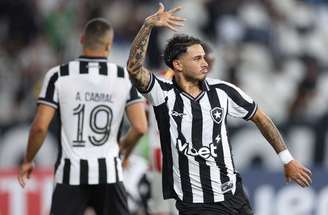 Botafogo terminou o mês de abril invicto e com seis vitórias em nove jogos –