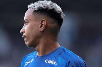 Dentro de campo, o Cruzeiro derrotou o Boca Juniors por 1 a 0, no Mineirão –