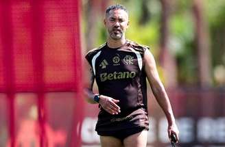Auxiliar José Barros mostra espanto com expulsão do técnico do Flamengo –