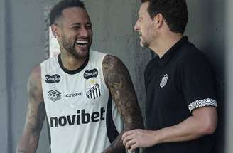 Neymar em treino no CT Rei Pelé –