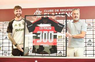 Leonardo Jardim também bateu foto com zagueiro Léo Pereira –
