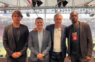 Ancelotti estava muito atento a todos os detalhes do  Clássico dos Milhões –