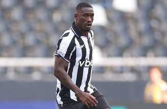 Franclim aplaude uma jogada do Botafogo –