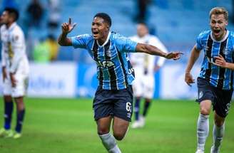 A partida terminou sem gols, mas com cinco cartões aplicados –