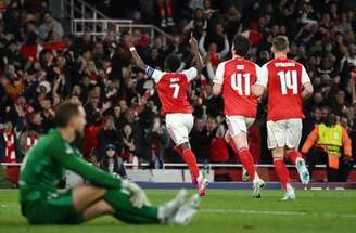 Saka aproveita o rebote de Oblak e manda para a rede. Era o gol da vitória do Arsenal sobre o Atlético e que carimba a vaga na final da Champions.