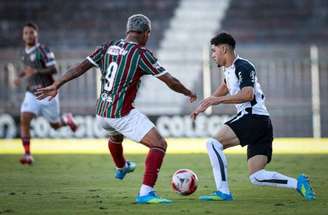 Corinthians teve dificuldade, sobretudo após a expulsão de Christian Oliveira –