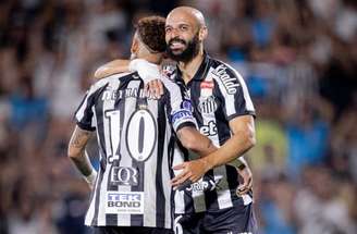 Jogadores que não iniciaram contra o Recoleta foram a campo no CT Rei Pelé –