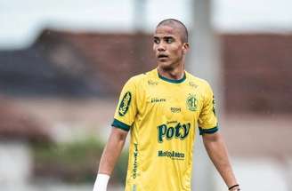 Cristian Araújo  se aproxima de ser o novo reforço da base do Flamengo –