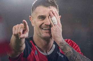 Olha de onde Vegetti acertou o chute de primeira para fazer um gol espetacular Junior x Cerro Porteño.