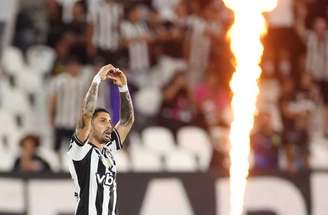 Santi está no Alvinegro desde o começo de 2025 –