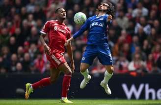 Gravenberch comemora: acaba de abrir o placar para o Liverpool.