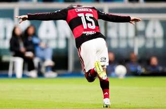 Carrascal comemora. Foi dele o gol da vitória do Flamengo.