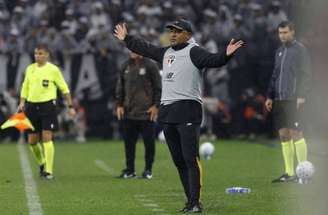 Roger lamenta erros e relaxo do São Paulo no segundo tempo do clássico –