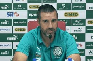 Para treinador interino, time não estava 100% por causa da sucessão de jogos –