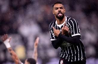 Raniele marcou um dos gols do Corinthians no clássico –