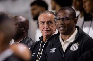 Cuca e sua comissão técnica durante a vitória sobre o Red Bull Bragantino –